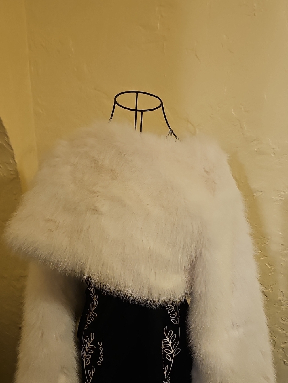 AKIRA White Faux Fur Stole Wrap